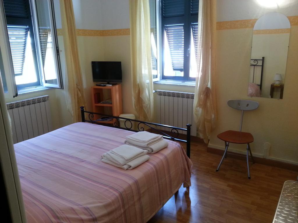Affittacamere "In Piazzetta Da Vasco" Lerici Extérieur photo