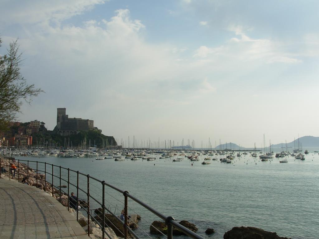 Affittacamere "In Piazzetta Da Vasco" Lerici Extérieur photo